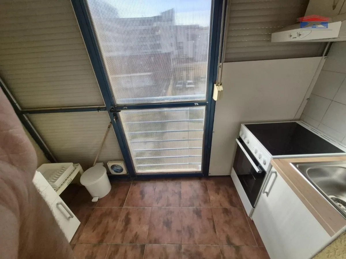 Izdavanje, garsonjera, 25m², Salajka, Novi Sad Sve Podlokacije