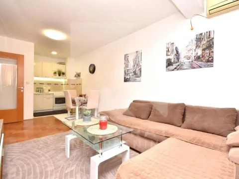 Prodaja, jednosoban stan, 40m², Stari Aerodrom, Podgorica - image 2