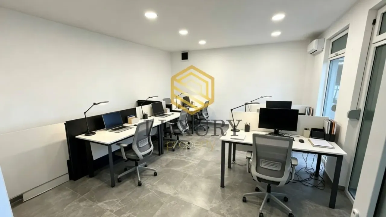 Rent, office space, 56m², Blok 9, Podgorica