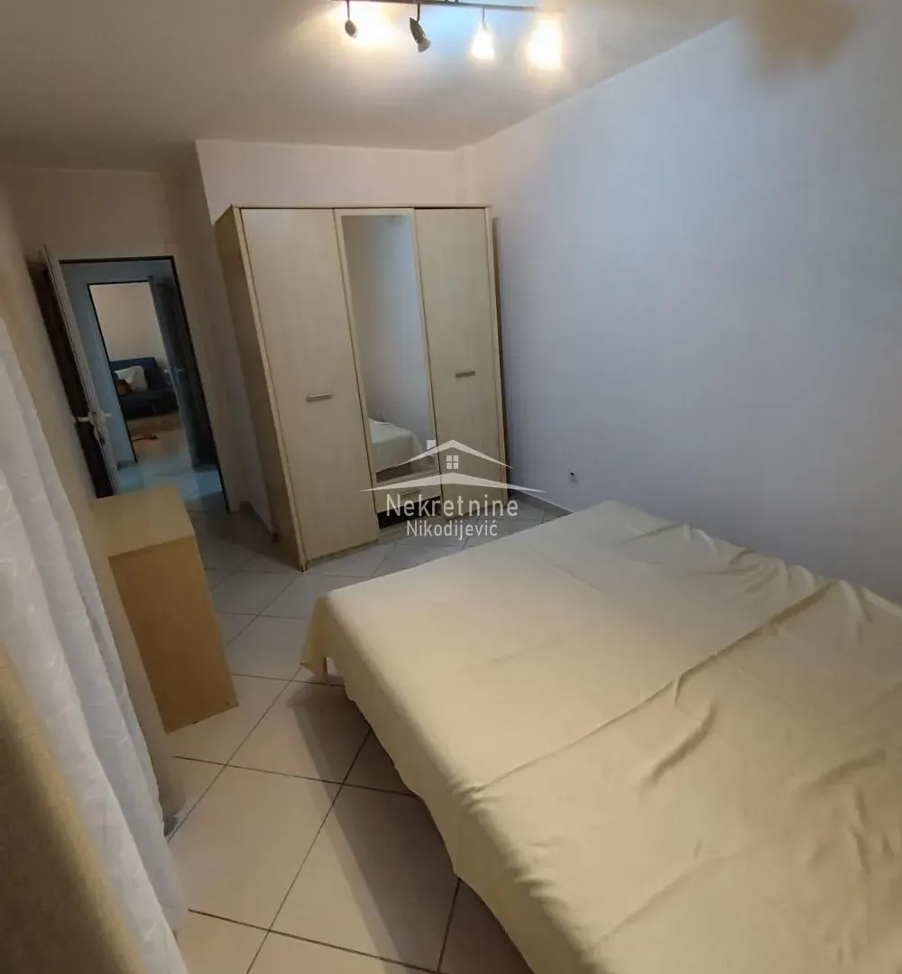 Izdavanje, trosoban stan, 70m², Šumice, Beograd