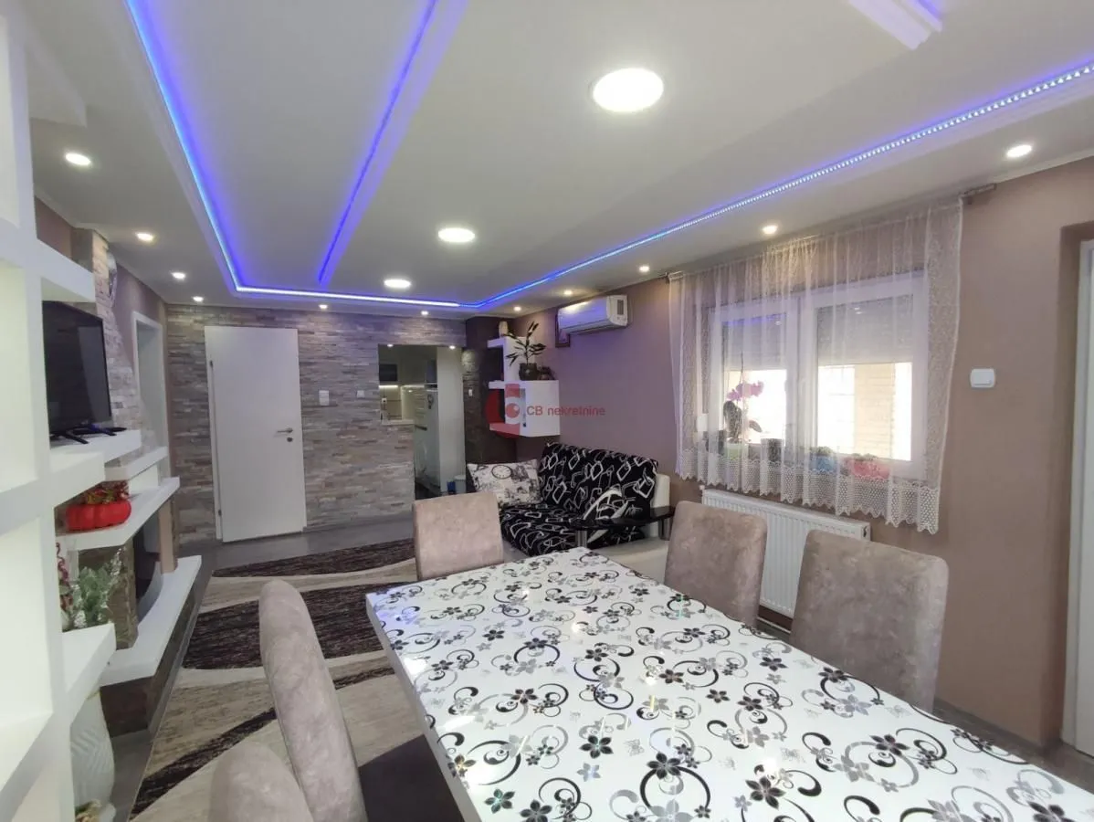 Prodaja, kuća, 313m², Peščara, Subotica