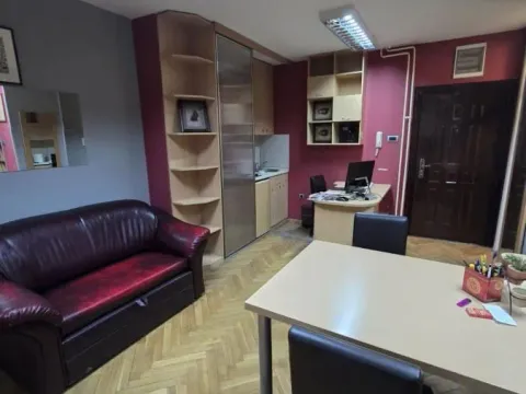 Izdavanje, poslovni prostor, 28m², Bulevar Oslobodjenja, Novi Sad Sve Podlokacije - image 3