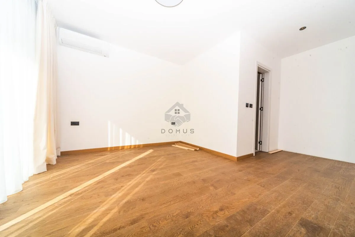 Prodaja, kuća, 225m², Gornja Gorica, Podgorica