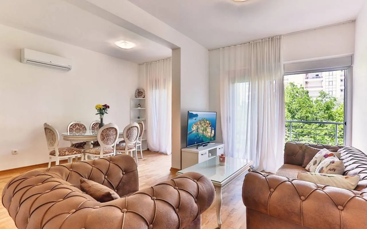 Prodaja, dvosoban stan, 90m², Rafailovići, Budva