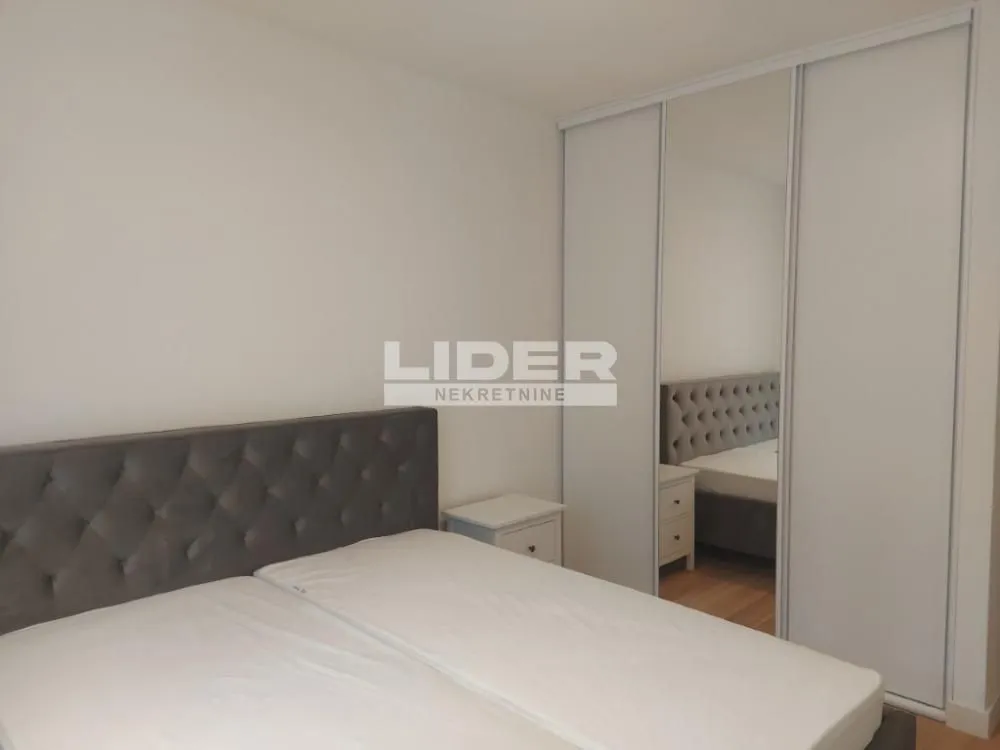Izdavanje, dvosoban stan, 59m², Savski Venac, Beograd