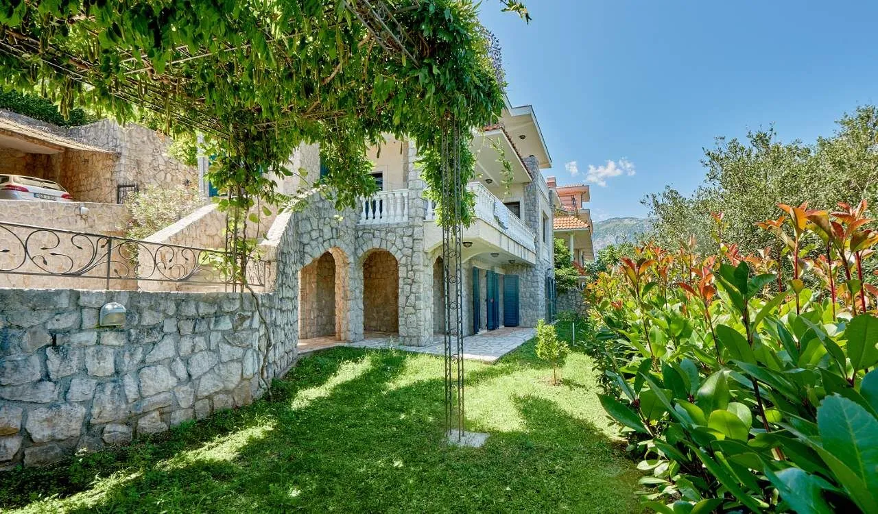 Sale, house, 235m², Kostanjica, Kotor