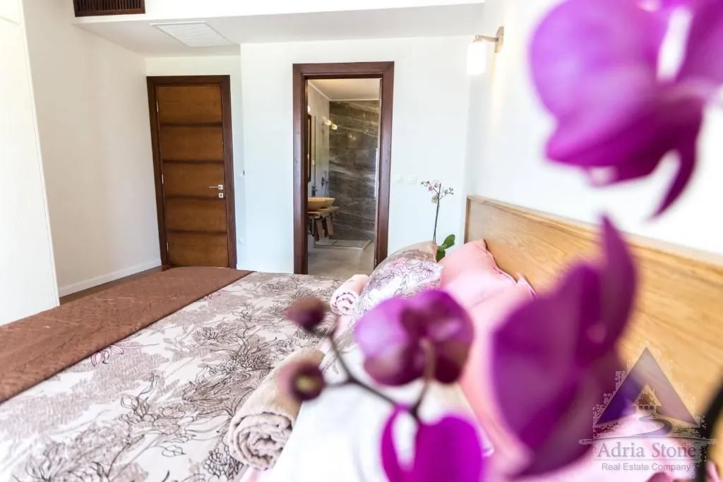 Prodaja, kuća, 420m², Đenovići, Herceg Novi