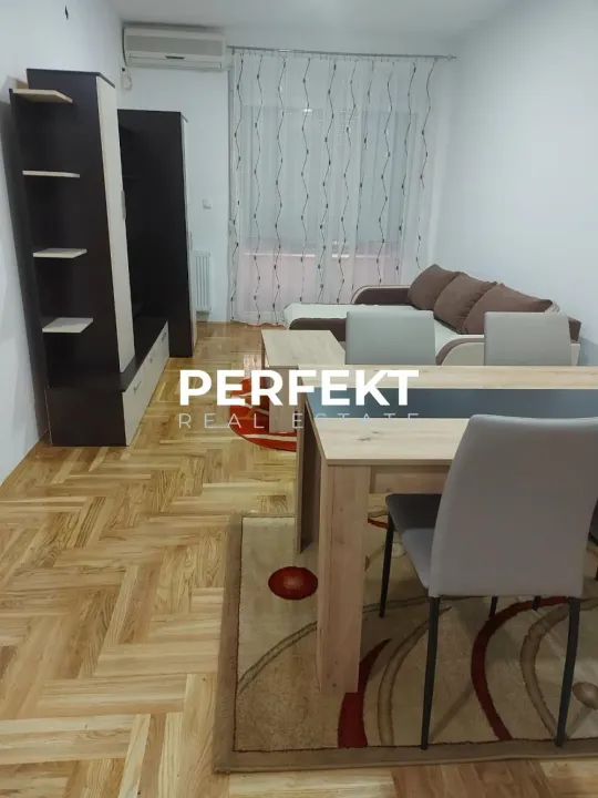 Izdavanje, dvosoban stan, 47m², Pančevo, Srbija