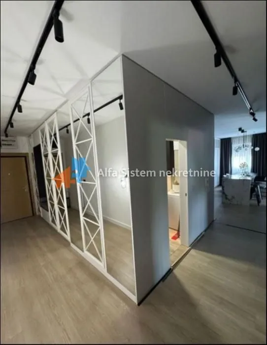 Izdavanje, stan, 76m², Dušanovac, Voždovac Sve Podlokacije