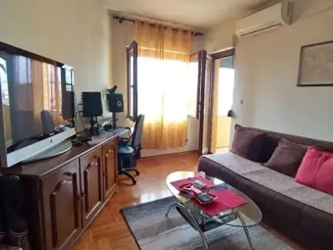 Prodaja, jednosoban stan, 40m², Stari Aerodrom, Podgorica - image 1