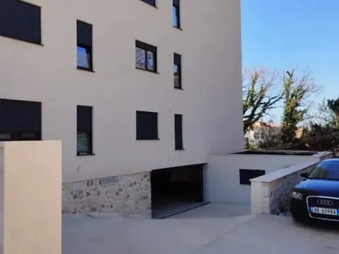 Rent, studio apartment, 33m², Bečići, Budva - image 10