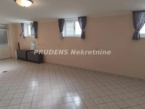 Rent, office space, 70m², Surčin, Beograd