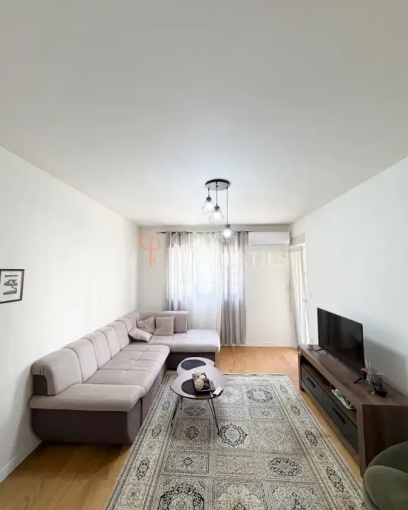 Izdavanje, jednosoban stan, 49m², Central Point, Podgorica