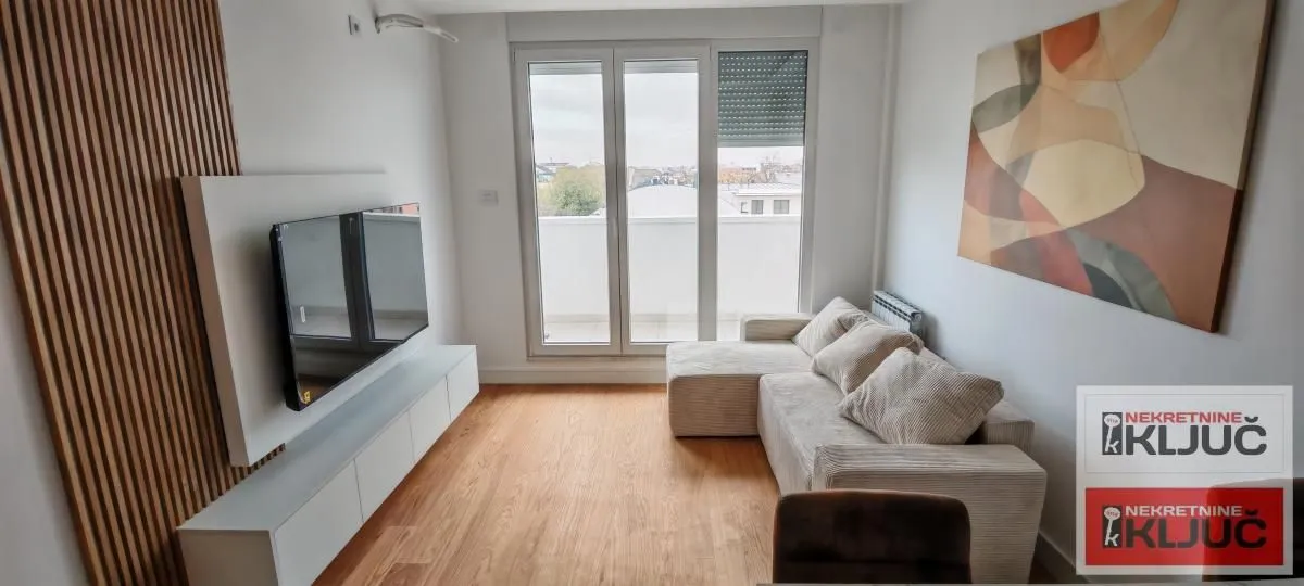 Izdavanje, jednosoban stan, 40m², Centar, Novi Sad