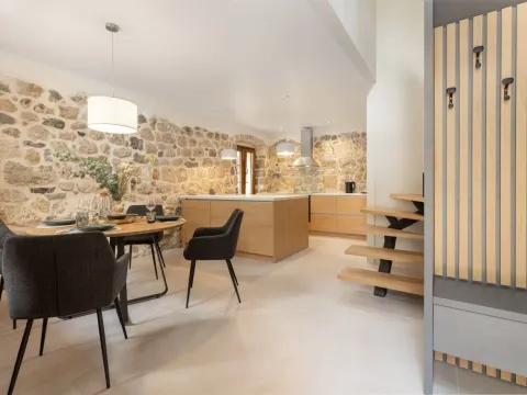 Rent, house, 170m², Škaljari, Kotor - image 6