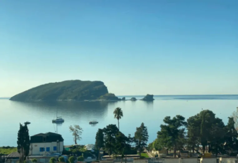 Izdavanje, stan, 67m², Tre Canne, Budva