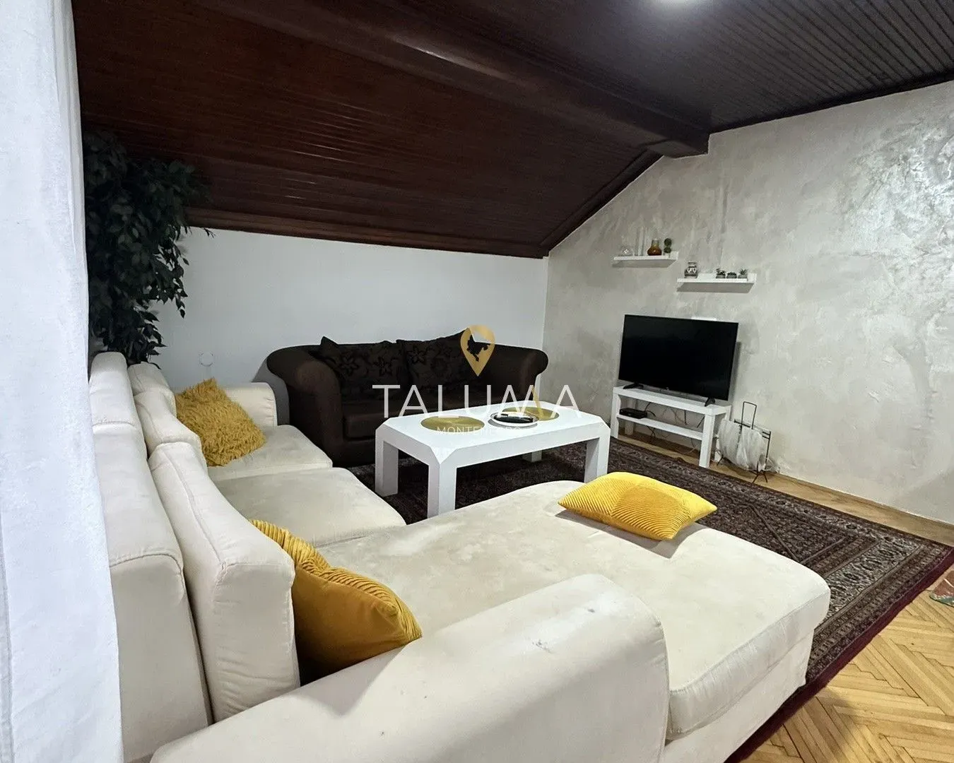 Izdavanje, trosoban stan, 100m², Stari Aerodrom, Podgorica