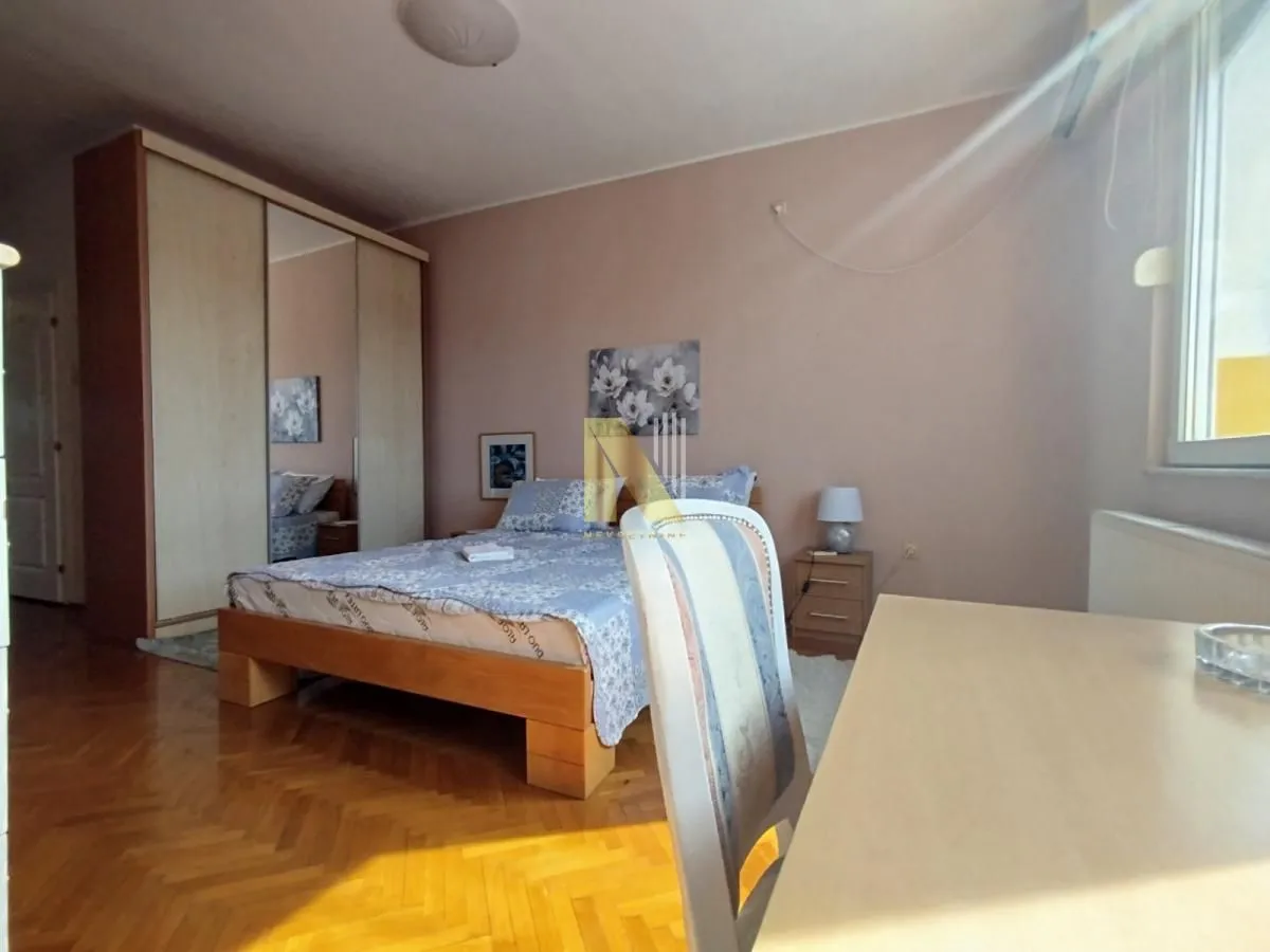 Prodaja, četvorosoban stan, 120m², Centar, Novi Sad