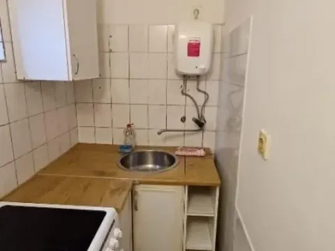 Izdavanje, dvosoban stan, 38m², Severni Bulevar, Zvezdara Sve Podlokacije - image 4