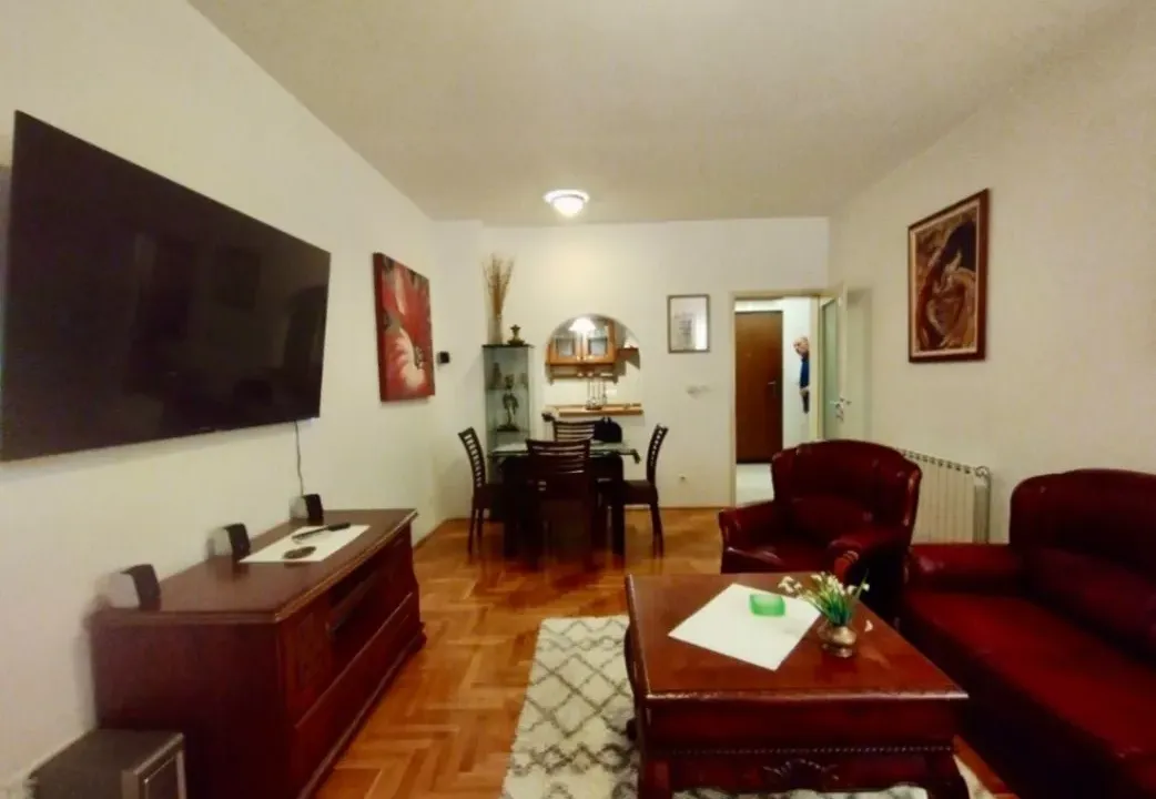 Izdavanje, dvosoban stan, 75m², Preko Morače, Podgorica