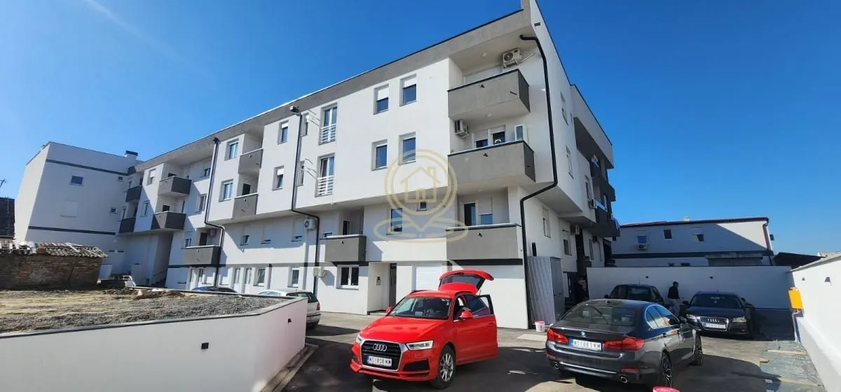 Prodaja, trosoban stan, 67m², Petrovaradin, Novi Sad