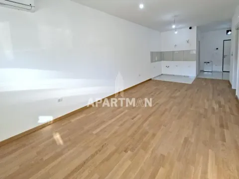 Izdavanje, poslovni prostor, 46m², Ledine, Beograd - image 3