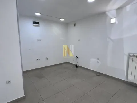Izdavanje, poslovni prostor, 16m², Centar, Novi Sad - image 2
