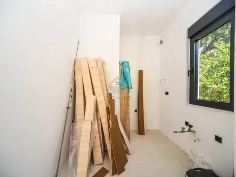 Prodaja, dvosoban stan, 60m², Tološi, Podgorica - image 4