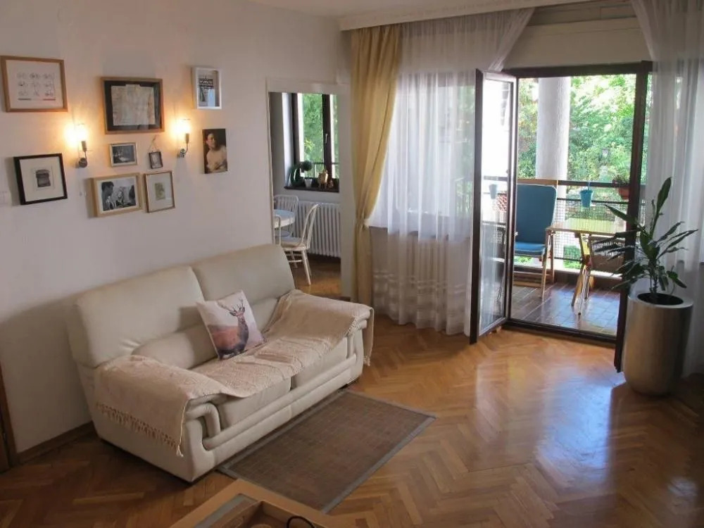 Izdavanje, trosoban stan, 90m², Savski Venac, Beograd