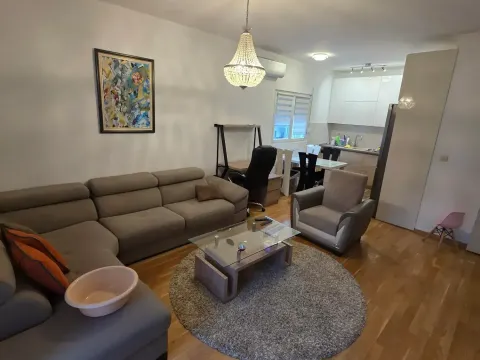 Izdavanje, dvosoban stan, 72m², Blok 9, Podgorica - image 3