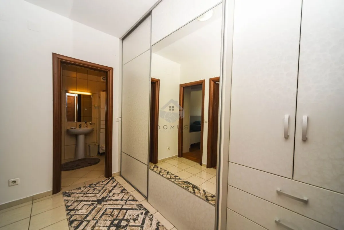 Izdavanje, trosoban stan, 95m², City Kvart, Podgorica