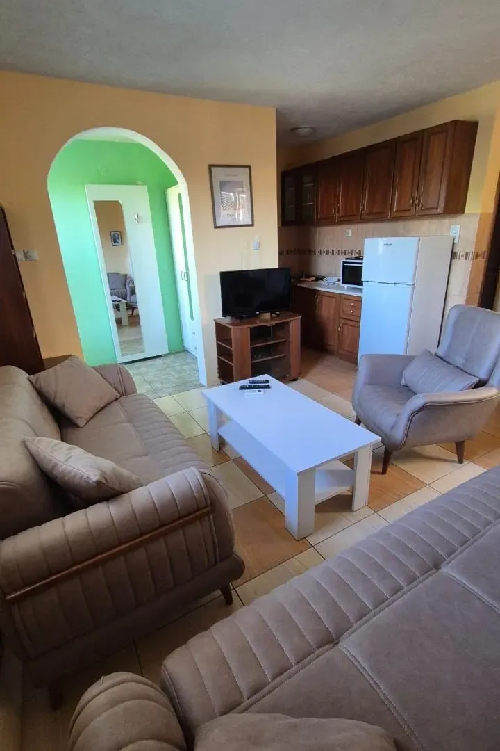 Izdavanje, jednosoban stan, 40m², Gornja Gorica, Podgorica
