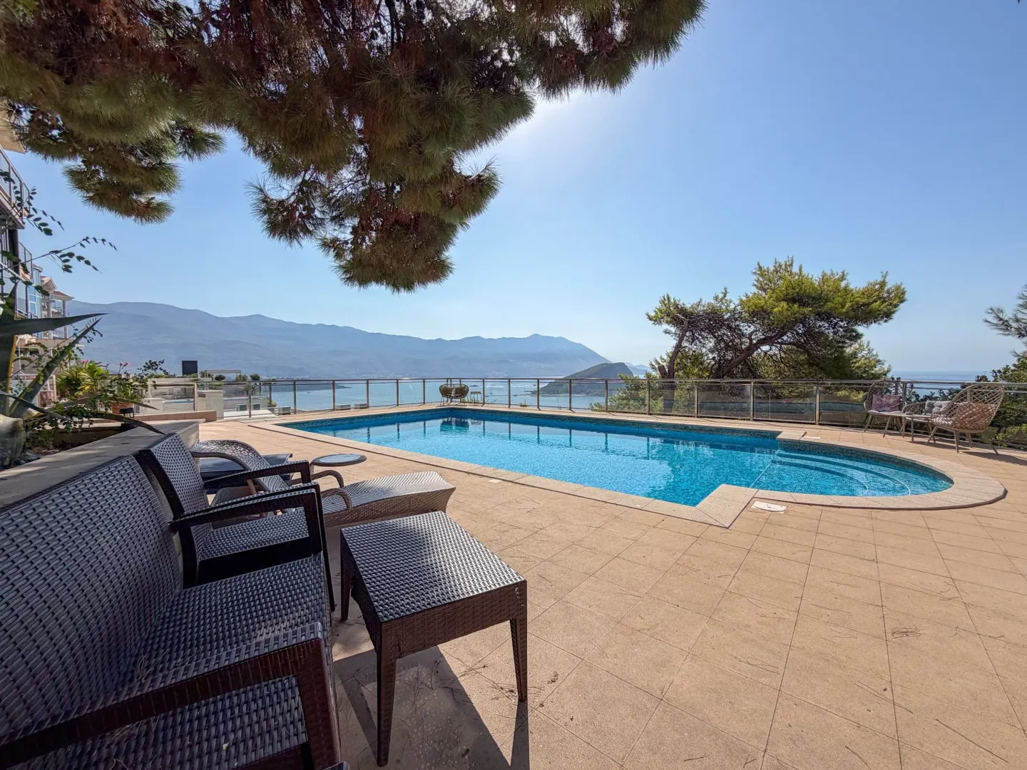 Prodaja, dvosoban stan, 120m², Komoševina, Budva