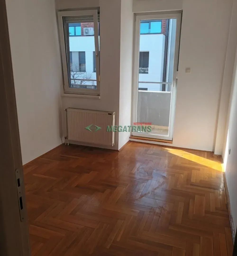 Izdavanje, četvorosoban stan, 100m², Centar, Novi Sad