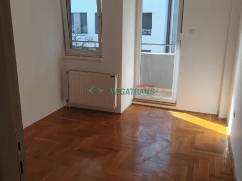 Izdavanje, četvorosoban stan, 100m², Centar, Novi Sad - image 1