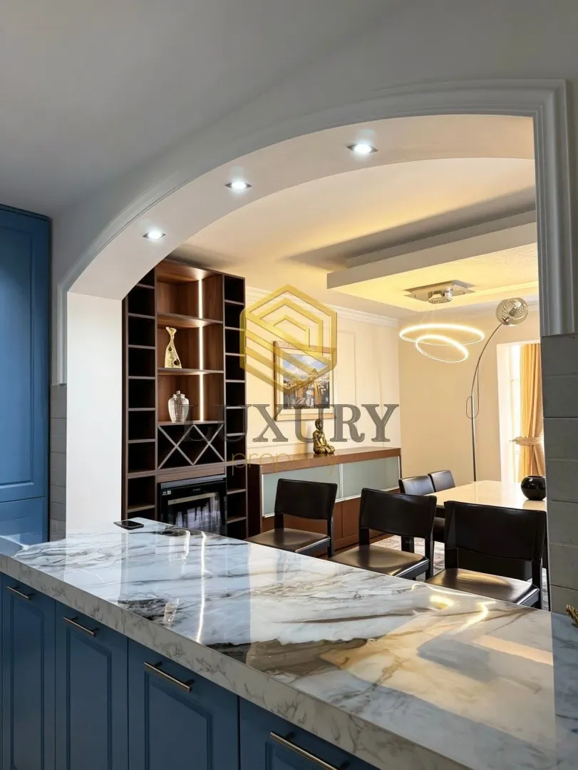 Izdavanje, trosoban stan, 215m², Gorica C, Podgorica