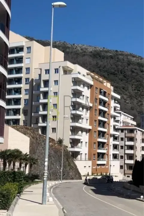 Prodaja, dvosoban stan, 62m², Bečići, Budva