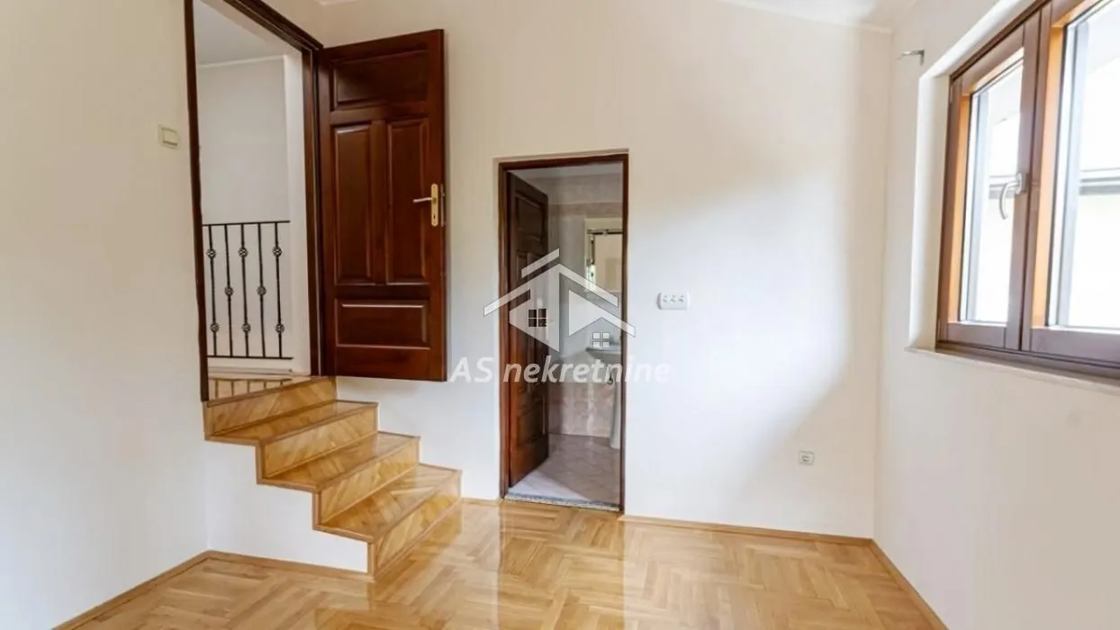 Izdavanje, stan, 210m², Savski Venac, Beograd