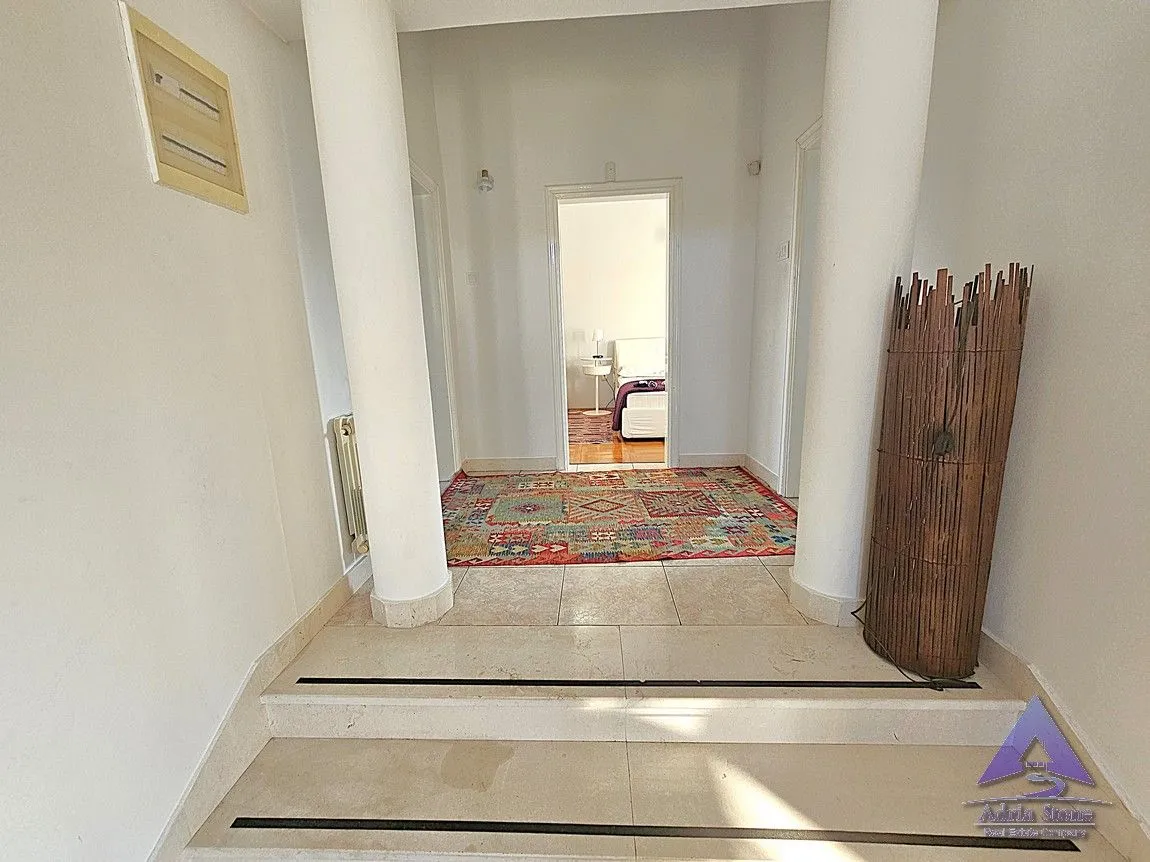 Sale, house, 308m², Tološi, Podgorica
