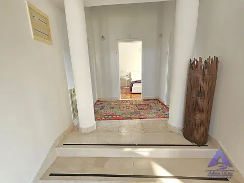 Prodaja, kuća, 308m², Tološi, Podgorica - image 11