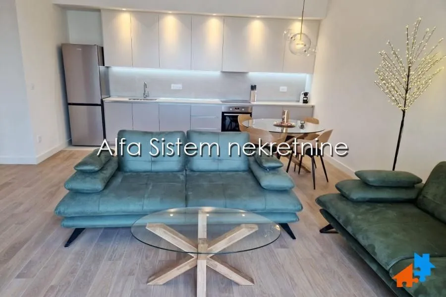 Izdavanje, trosoban stan, 88m², Savski Venac, Beograd