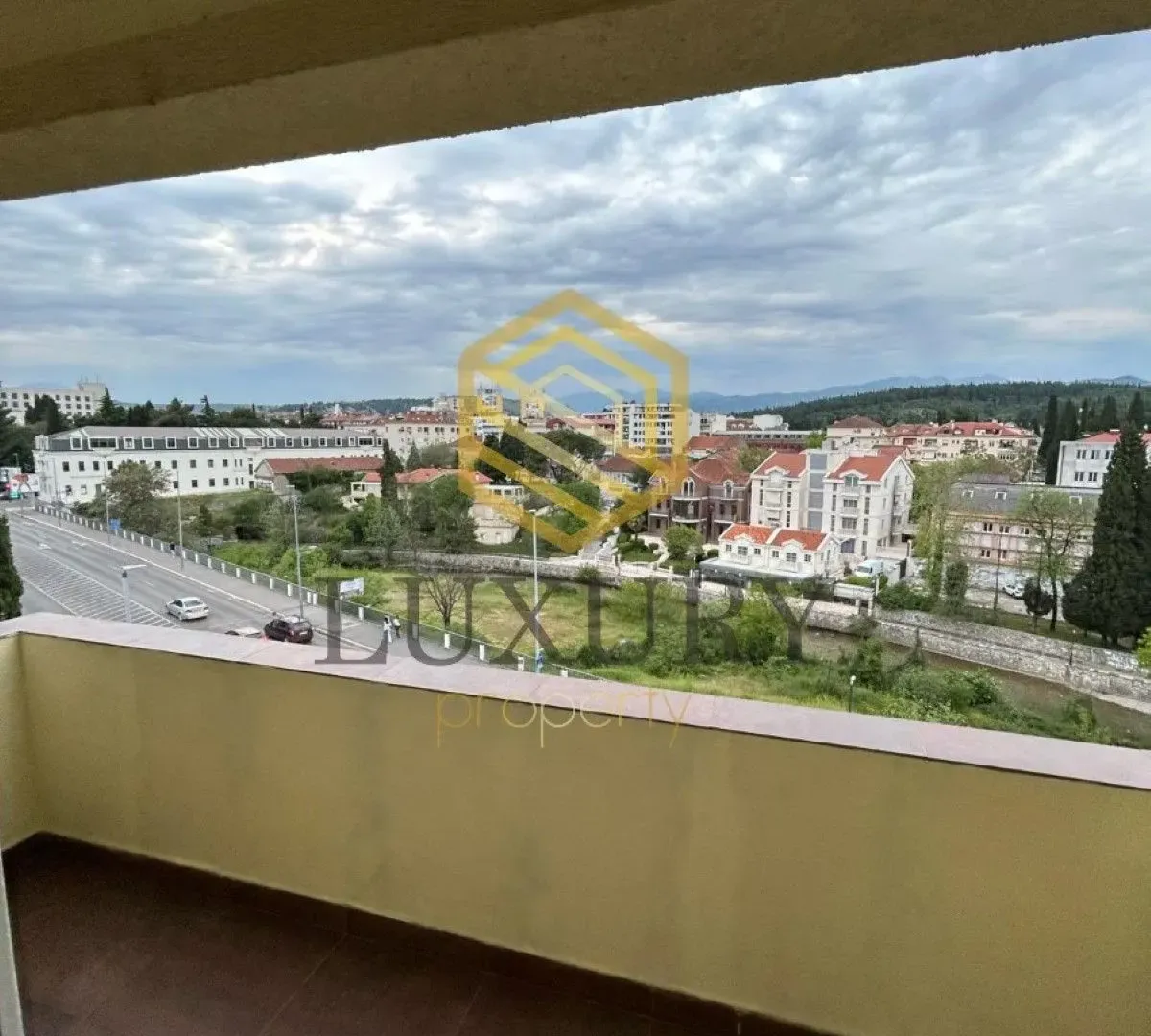 Izdavanje, jednosoban stan, 36m², Drač, Podgorica