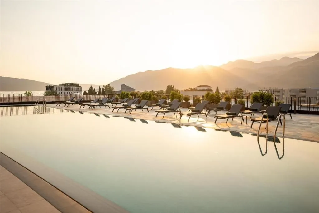 Prodaja, jednosoban stan, 63m², Centar, Tivat