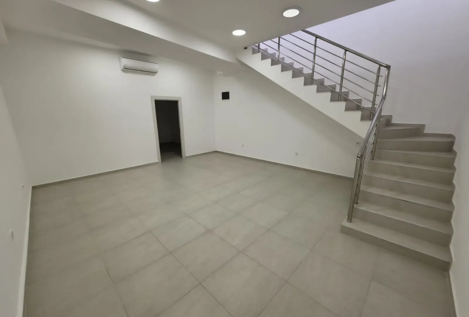 Rent, office space, 110m², Blok 6, Podgorica