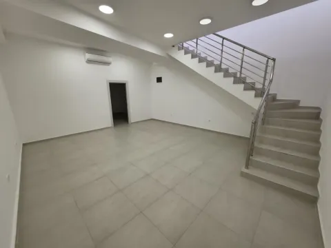 Izdavanje, poslovni prostor, 110m², Blok 6, Podgorica - image 8