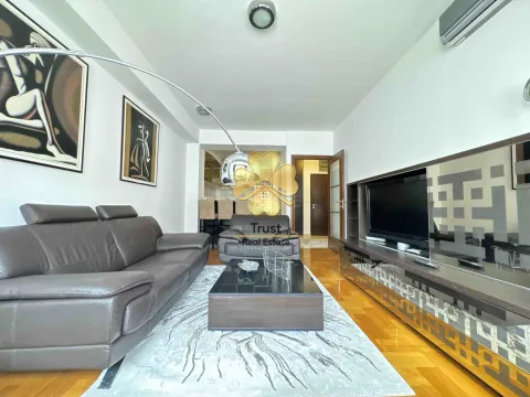 Izdavanje, jednosoban stan, 55m², City Kvart, Podgorica