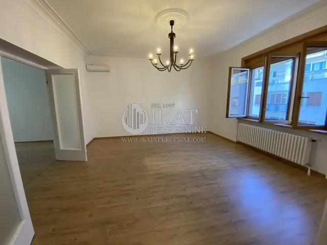 Izdavanje, četvorosoban stan, 160m², Stari Grad, Beograd