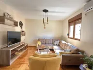 Izdavanje, dvosoban stan, 76m², Stari Aerodrom, Podgorica - image 1