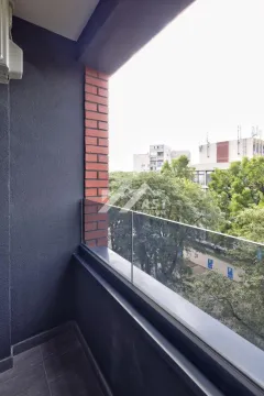 Pogled sa balkona na okolne zgrade i zelene površine. - image 7