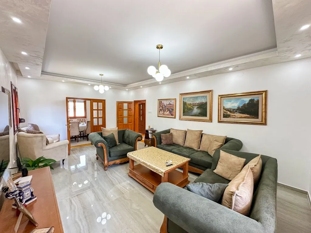 Prodaja, kuća, 200m², Zagorič, Podgorica